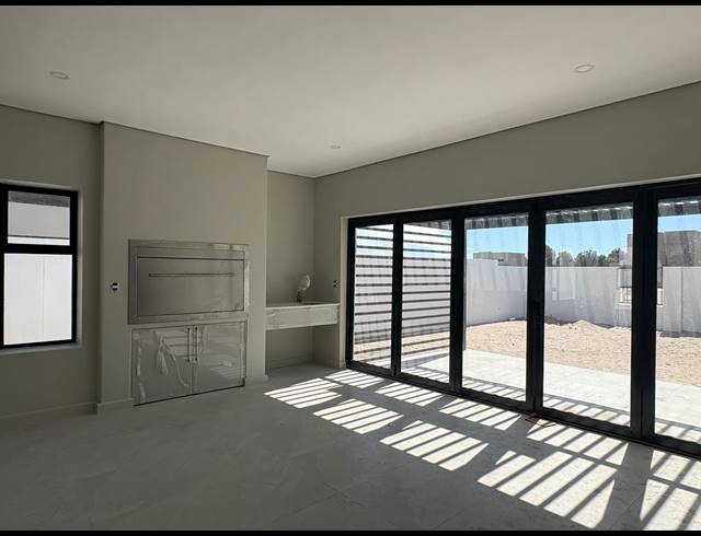 5 BEDROOM HOUSE FOR SALE IN SANDOWN